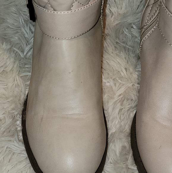 Shoedazzle "Stormie" Boots - U.S. Size 6 - Lt. Tan - Lace up Backs - Side Zipper - Picture 12 of 12